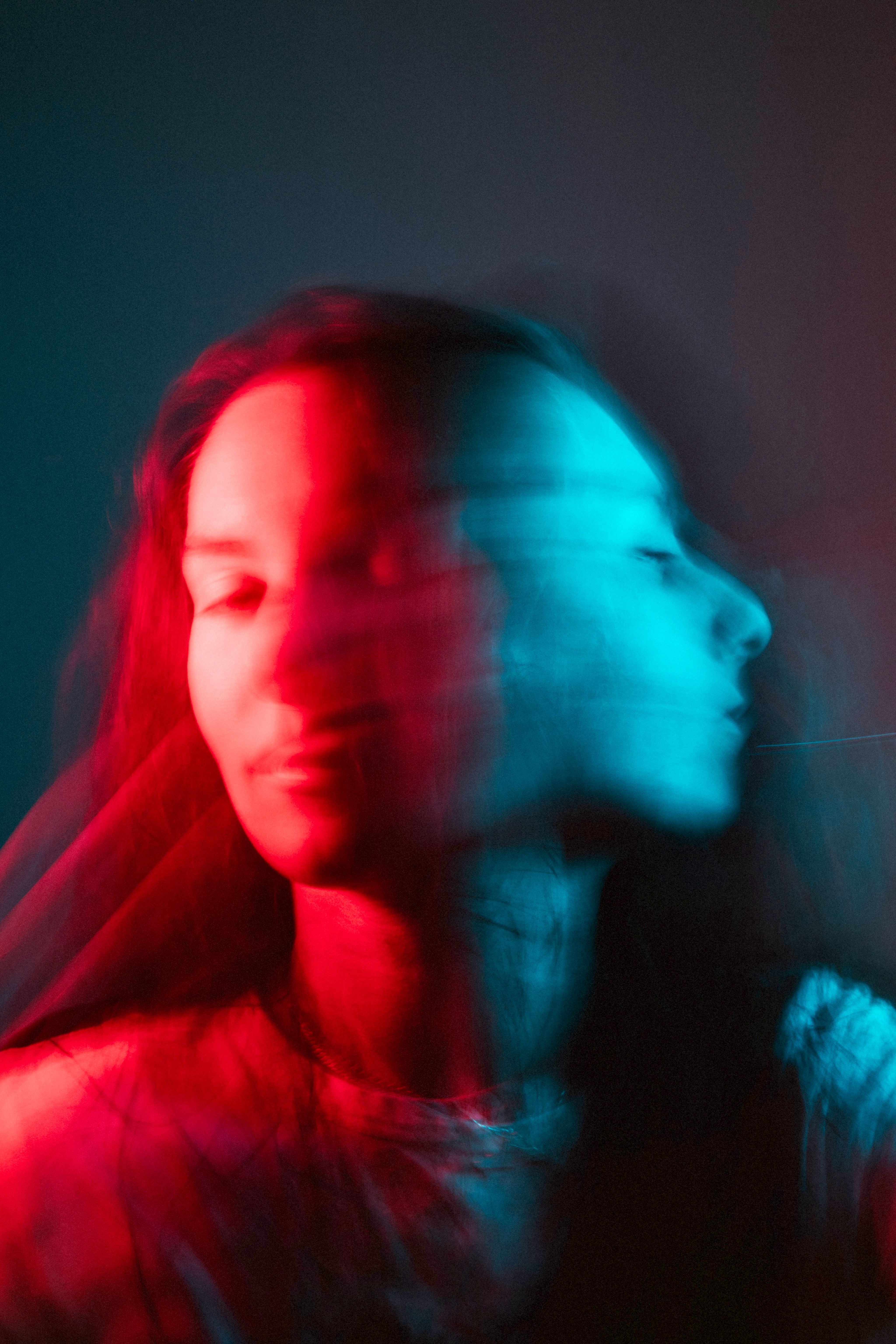 man in black crew neck shirt