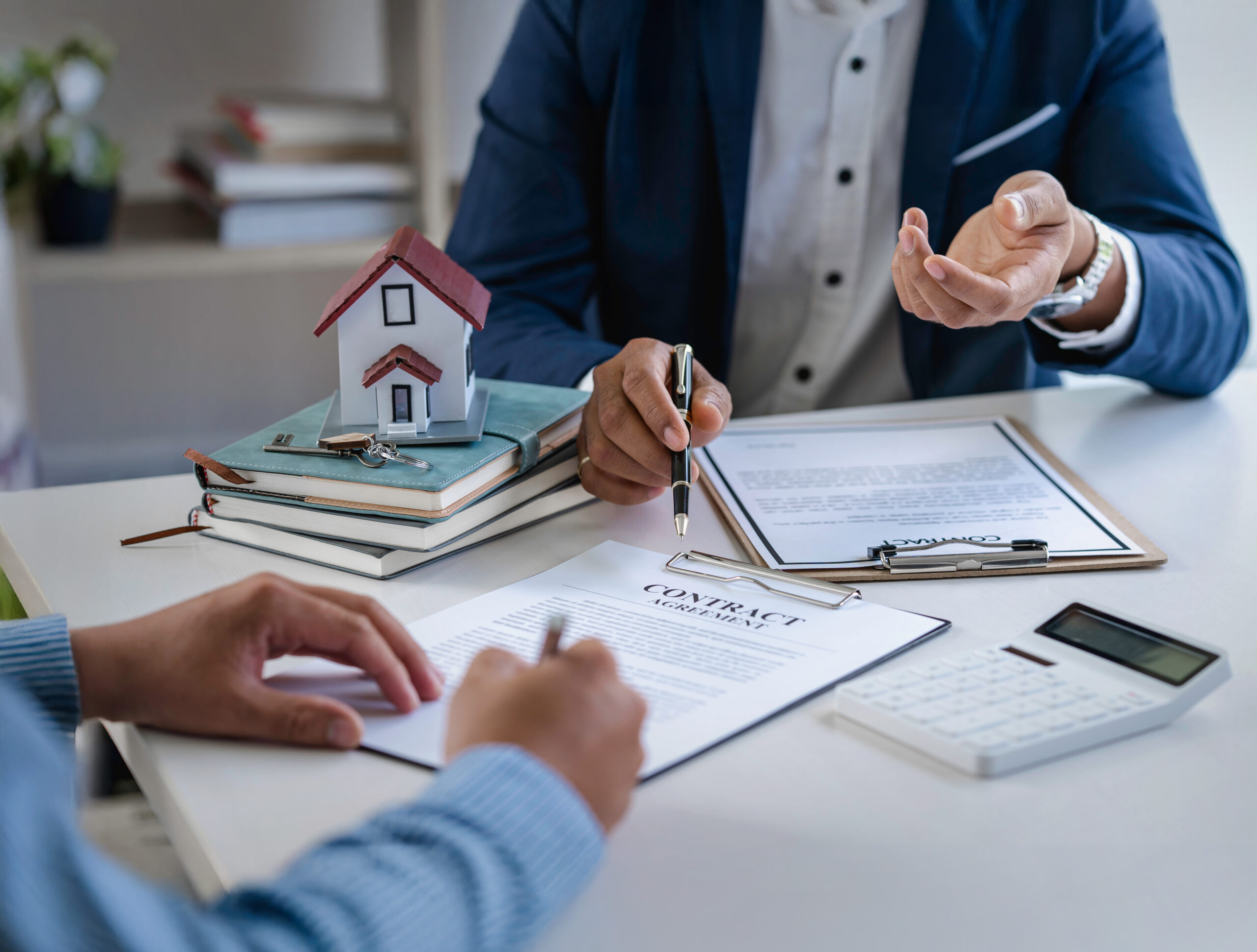 The,Real,Estate,Agent,Explains,The,Information,In,The,Contract